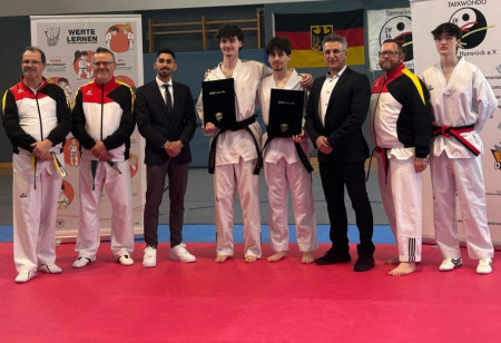 DAN Pruefung .Wir freuen uns ueber 2 neue Dan Träger Robert und Poyraz